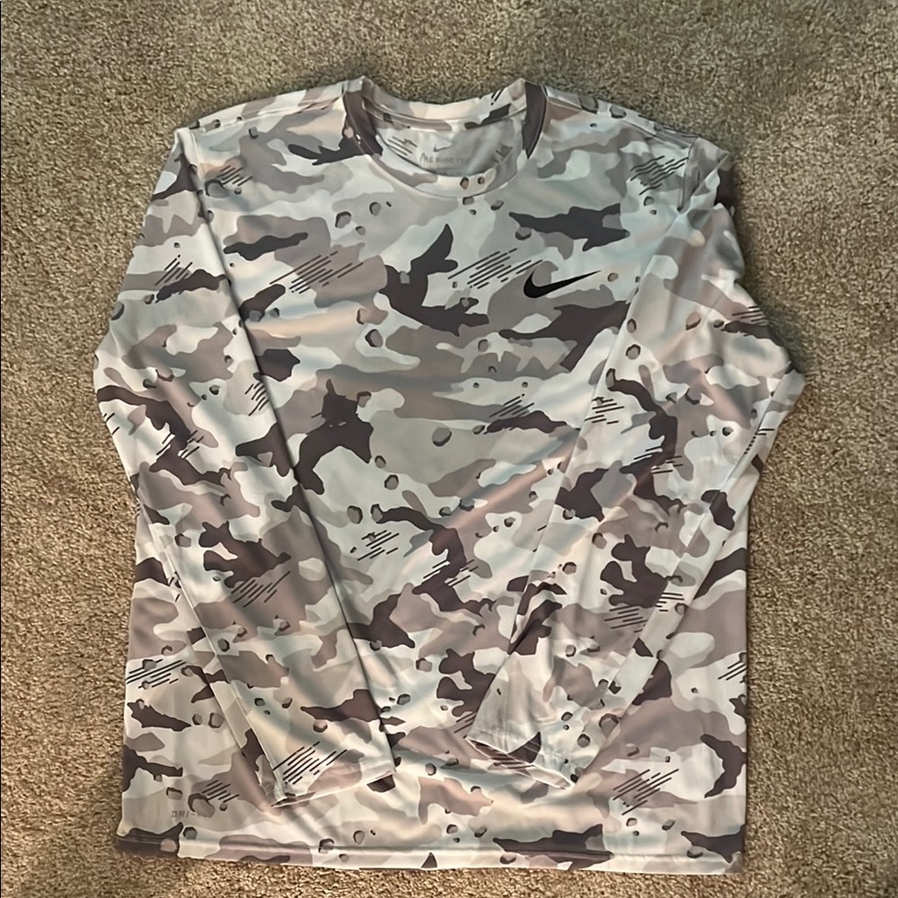 Nike Men's Camouflage Long Sleeve Shirt - Gray